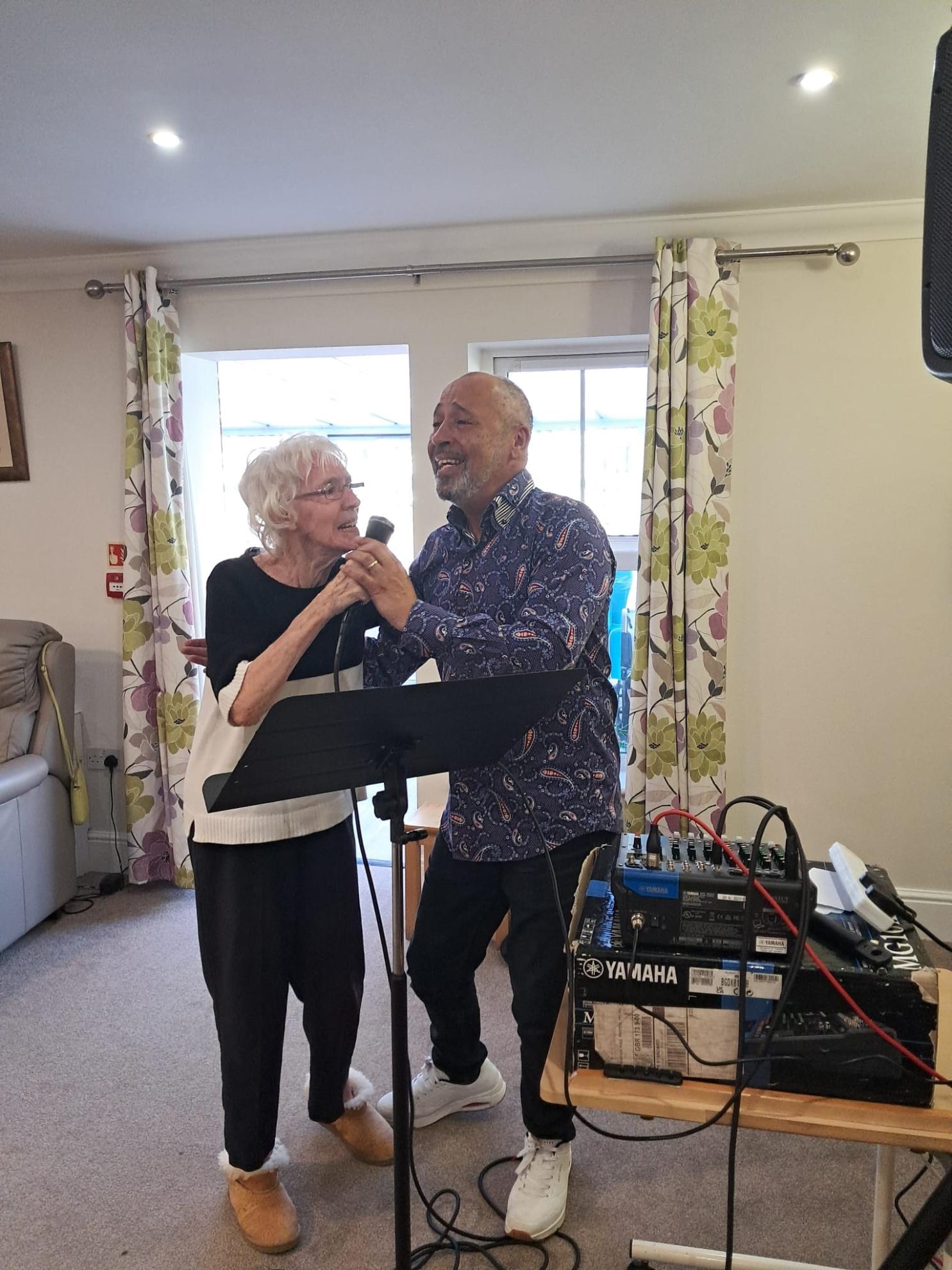 people singing 