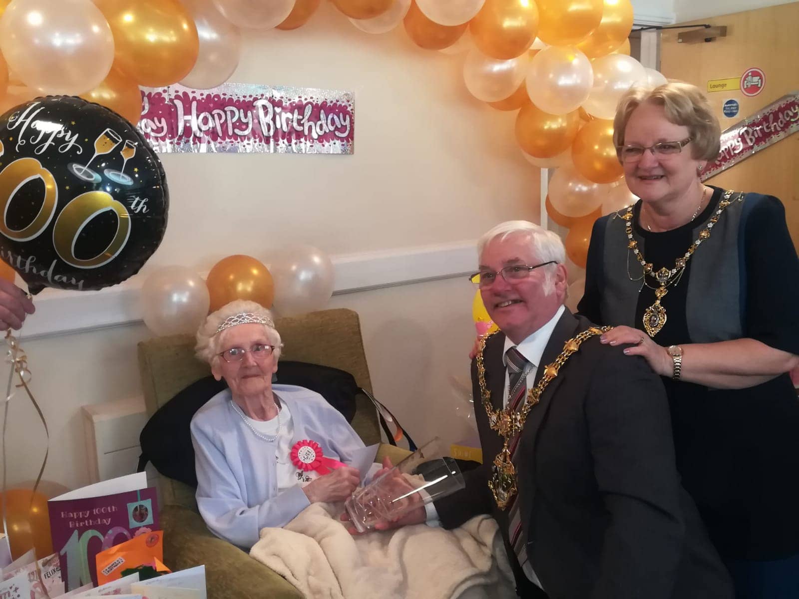 Edna with the Mayor and Mayoress. 