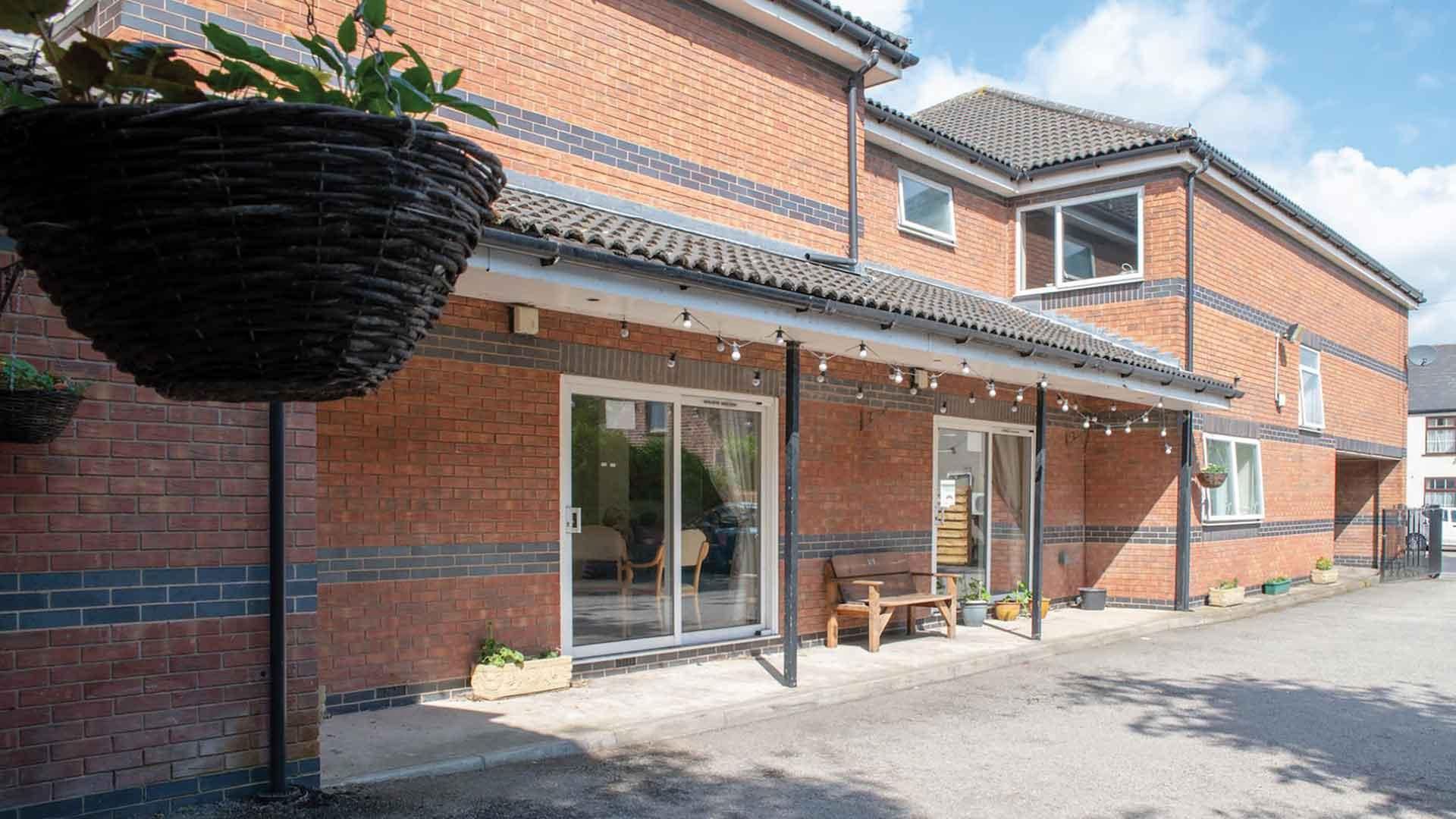 chatsworth lodge care home in chesterfield