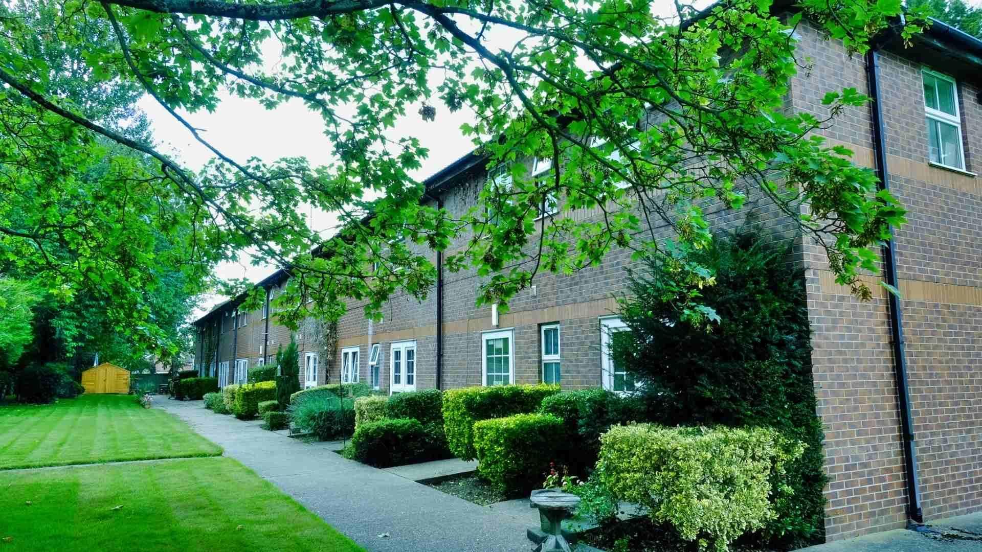 eaton court care home in grimsby