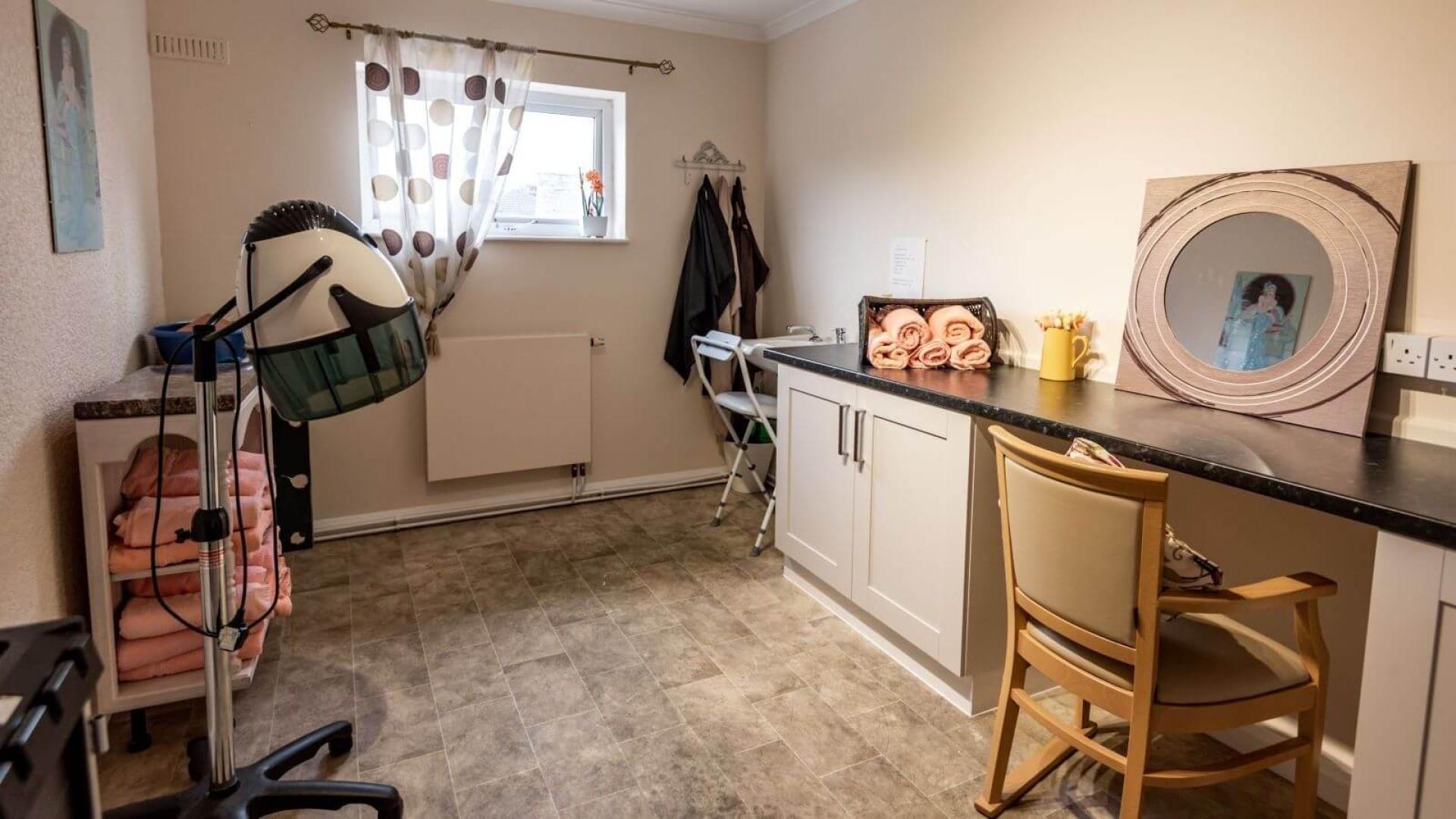 Hairdressers for residents at Chatsworth Lodge Care Home in Chesterfield 