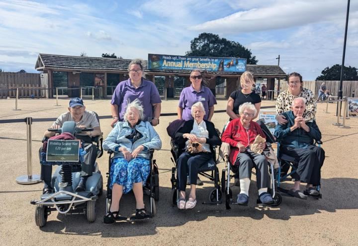 Millfield Nursing Home visit Yorkshire Wildlife Park 