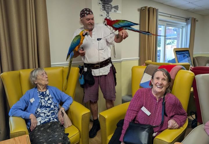Parrots visit Chatsworth Lodge Care Home 